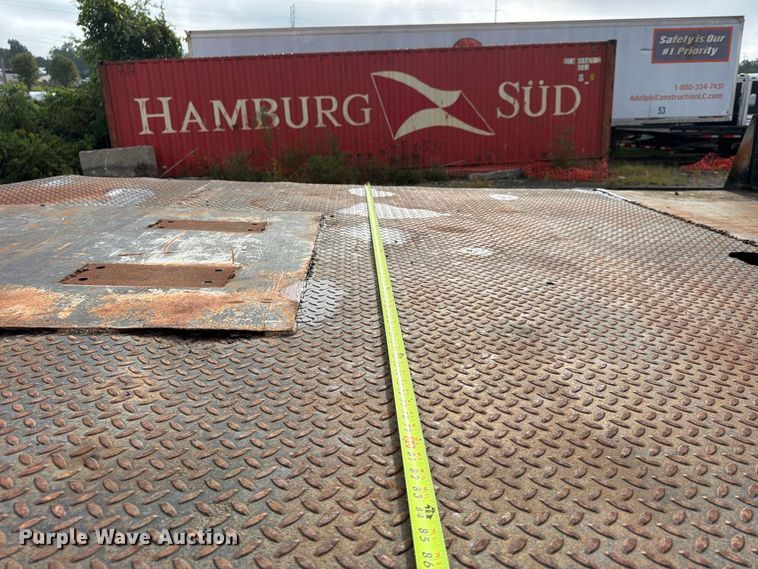 image for item FU4664 1991 International 4700 flatbed truck