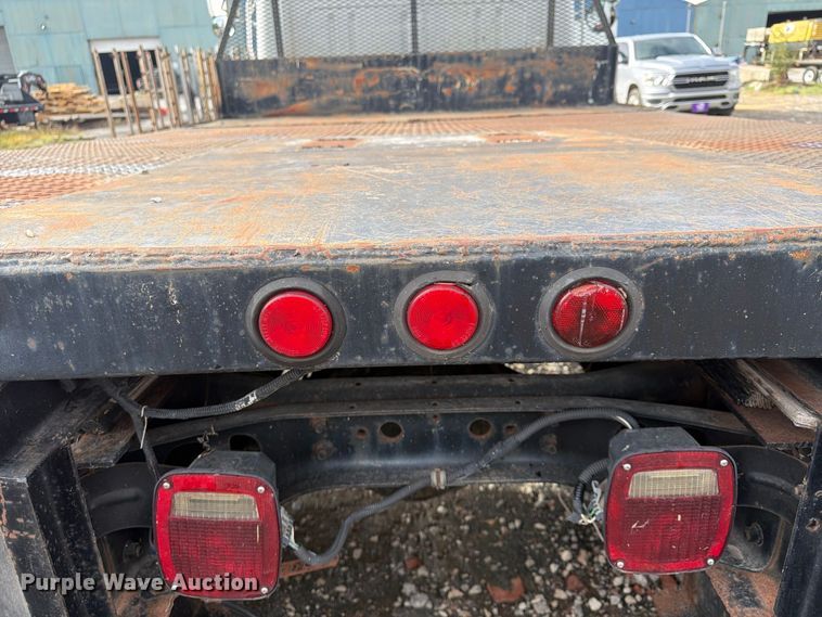 image for item FU4664 1991 International 4700 flatbed truck