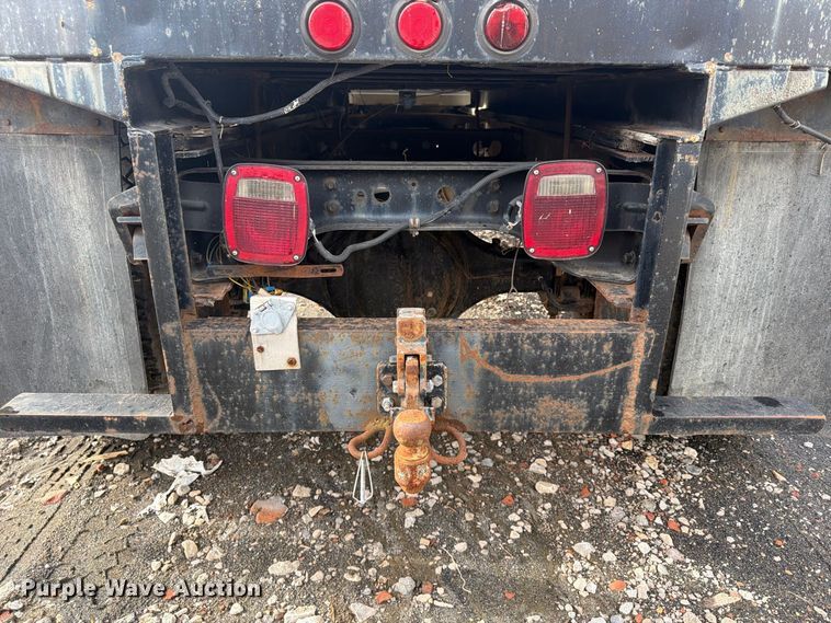 image for item FU4664 1991 International 4700 flatbed truck
