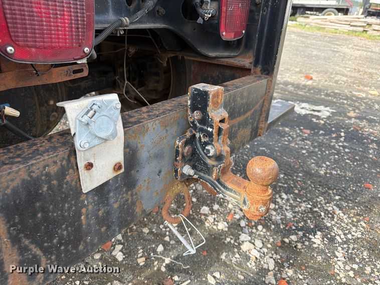 image for item FU4664 1991 International 4700 flatbed truck