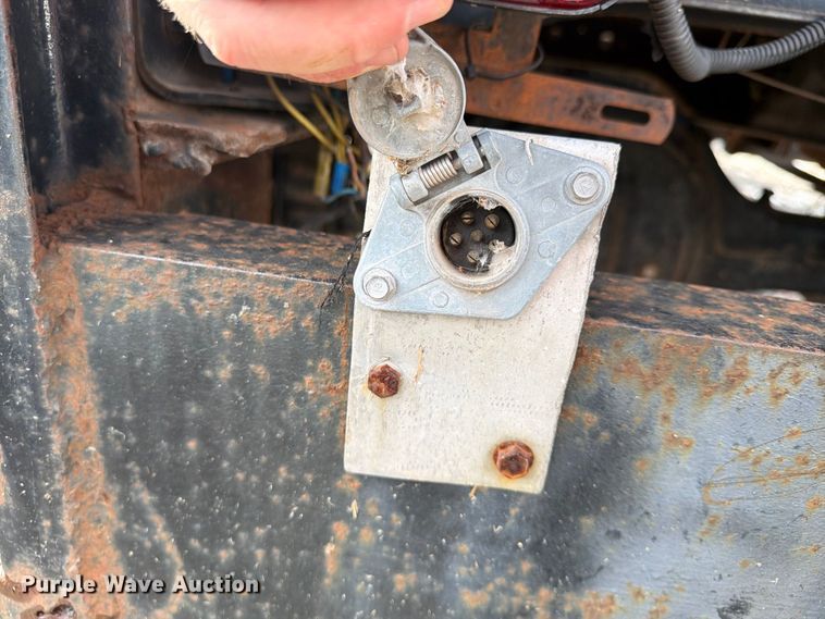 image for item FU4664 1991 International 4700 flatbed truck