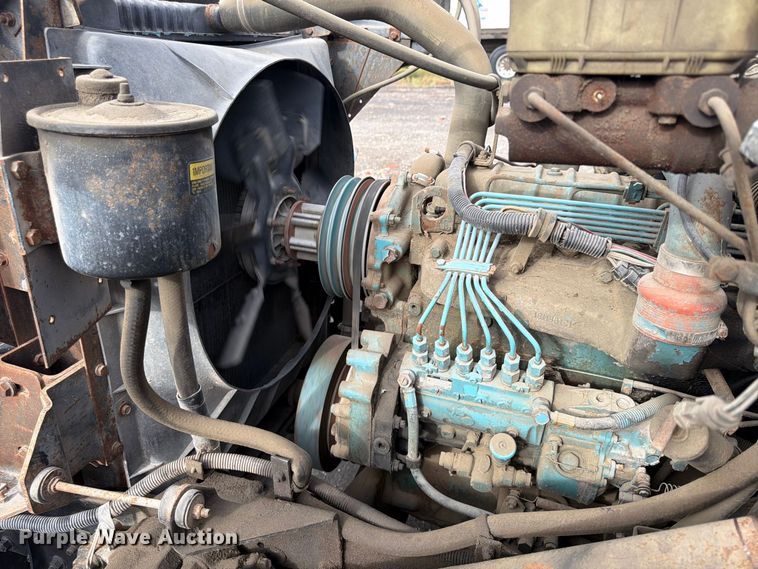image for item FU4664 1991 International 4700 flatbed truck