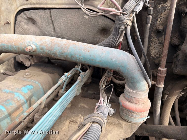 image for item FU4664 1991 International 4700 flatbed truck