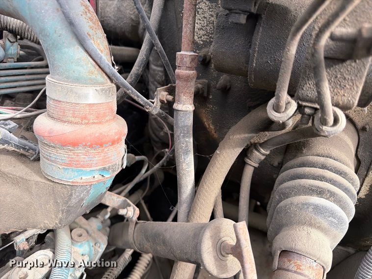 image for item FU4664 1991 International 4700 flatbed truck