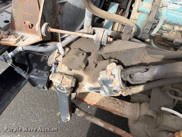 image for item FU4664 1991 International 4700 flatbed truck