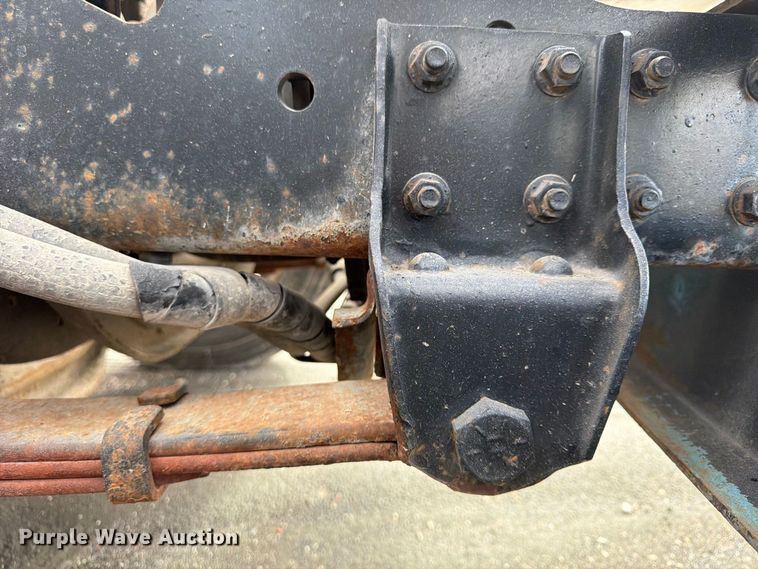 image for item FU4664 1991 International 4700 flatbed truck