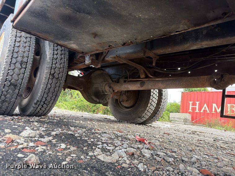 image for item FU4664 1991 International 4700 flatbed truck