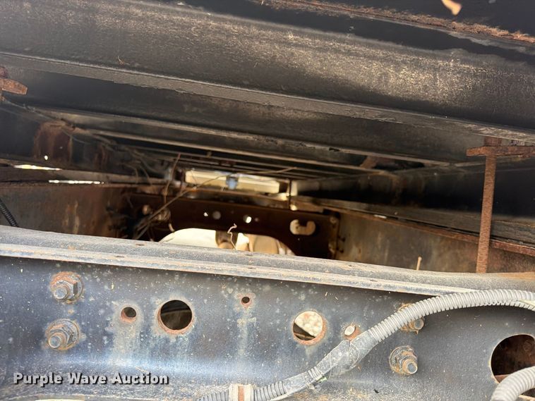 image for item FU4664 1991 International 4700 flatbed truck
