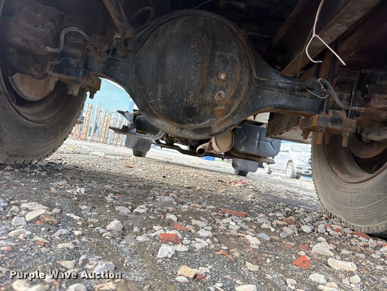 image for item FU4664 1991 International 4700 flatbed truck