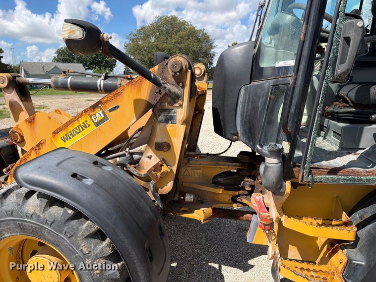 image for item OE9713 2019 Caterpillar 908M wheel loader