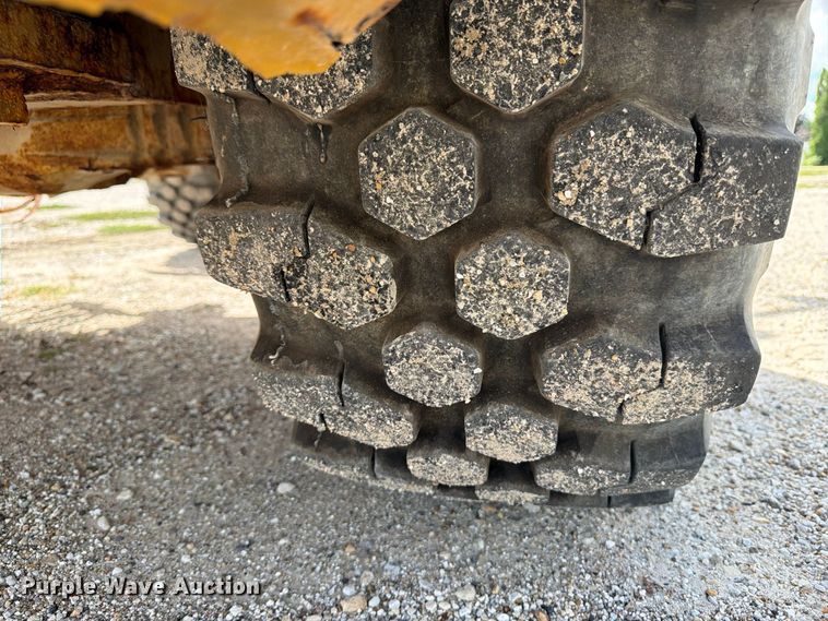 image for item OE9713 2019 Caterpillar 908M wheel loader