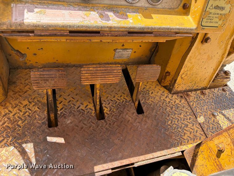 image for item OE9714 1973 Caterpillar 955L track loader