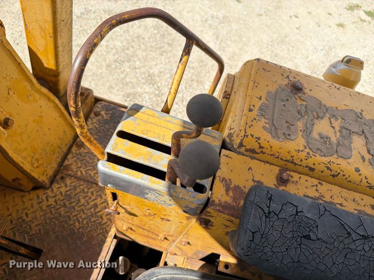 image for item OE9714 1973 Caterpillar 955L track loader