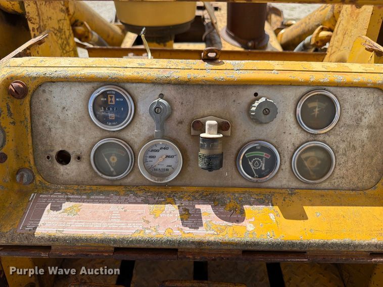 image for item OE9714 1973 Caterpillar 955L track loader