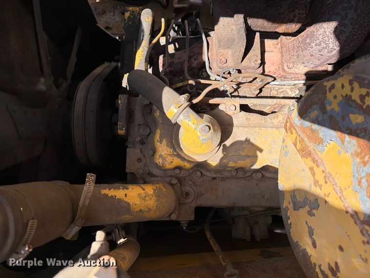 image for item OE9714 1973 Caterpillar 955L track loader