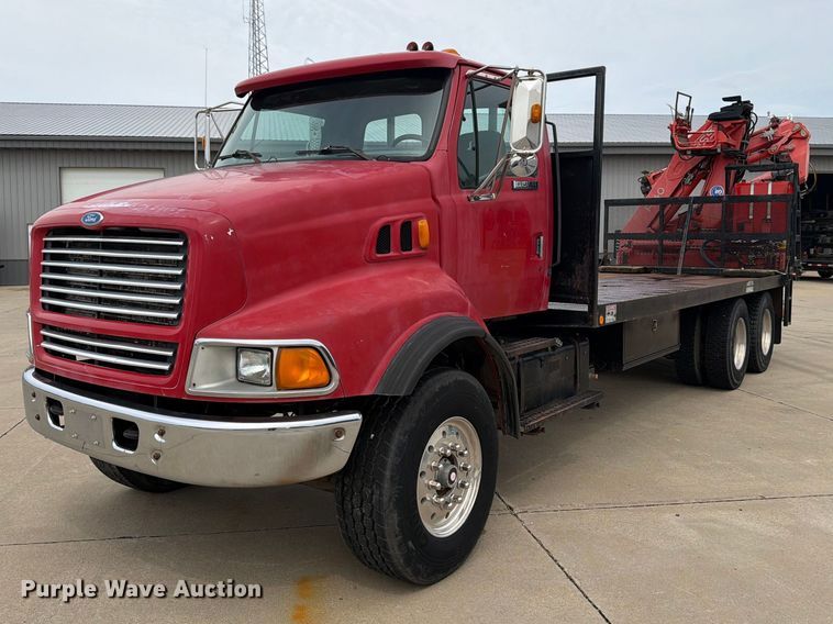 image for item OE9716 1996 Ford LT8513 crane truck