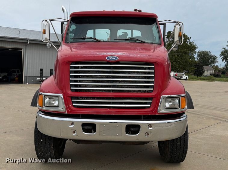 image for item OE9716 1996 Ford LT8513 crane truck