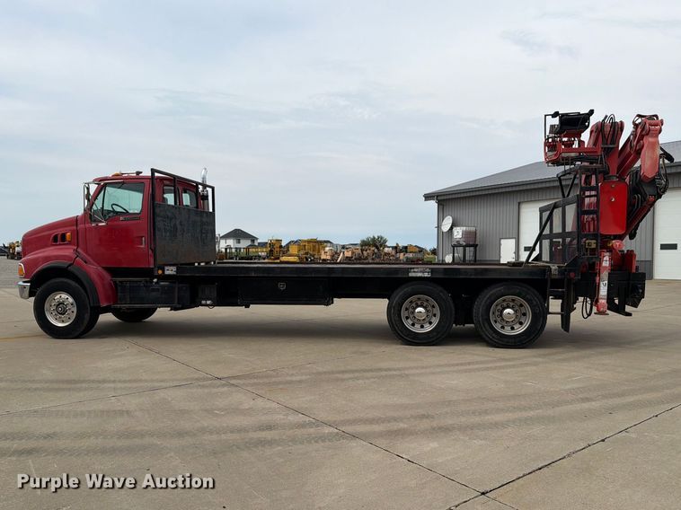 image for item OE9716 1996 Ford LT8513 crane truck