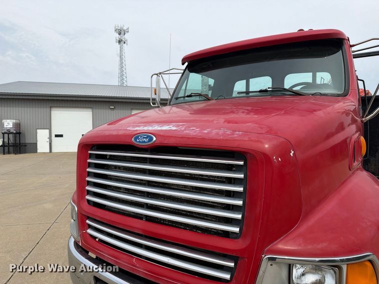image for item OE9716 1996 Ford LT8513 crane truck