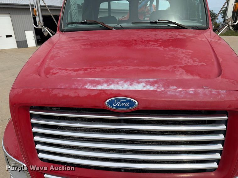 image for item OE9716 1996 Ford LT8513 crane truck