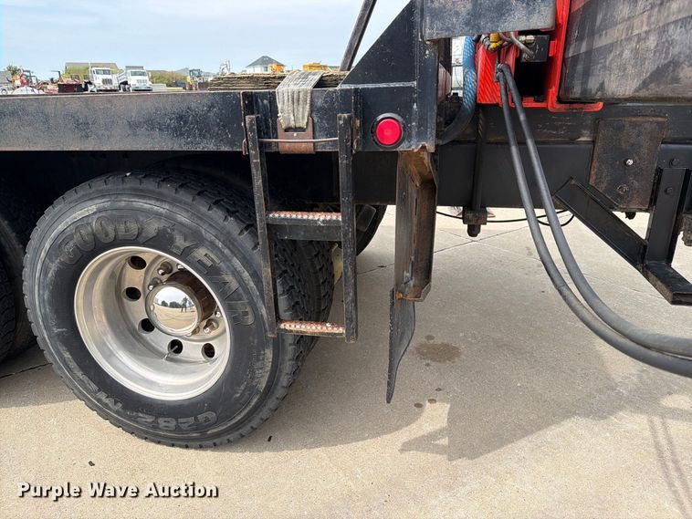 image for item OE9716 1996 Ford LT8513 crane truck