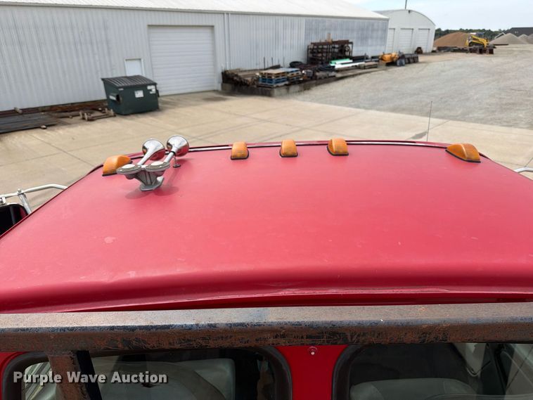 image for item OE9716 1996 Ford LT8513 crane truck