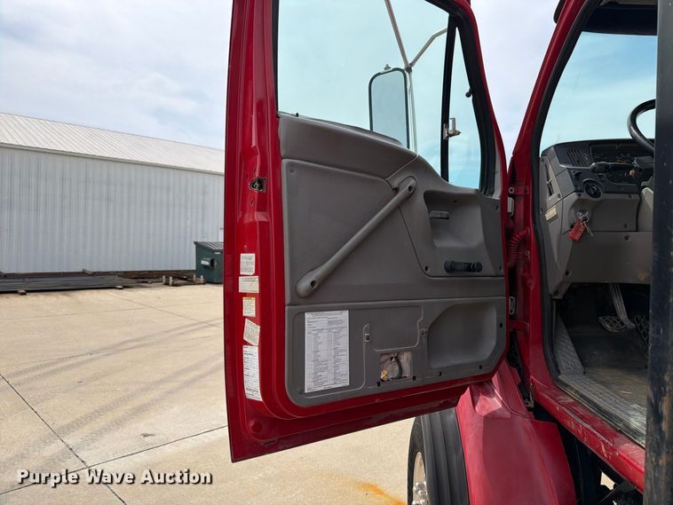 image for item OE9716 1996 Ford LT8513 crane truck