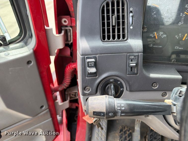 image for item OE9716 1996 Ford LT8513 crane truck