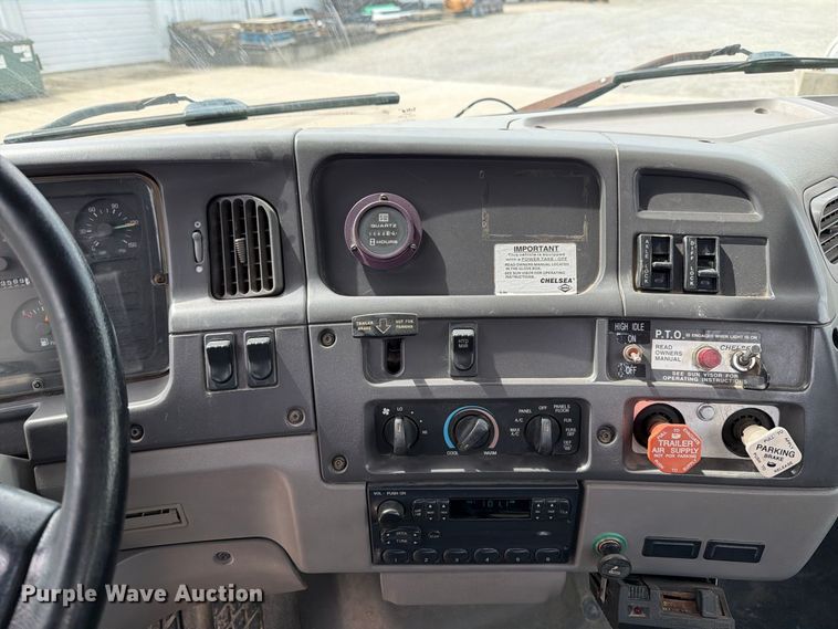 image for item OE9716 1996 Ford LT8513 crane truck