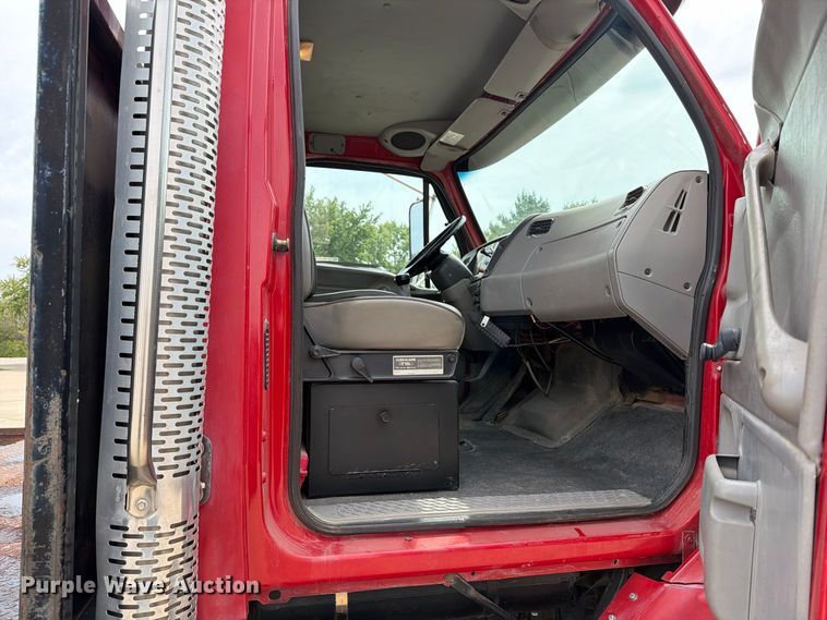 image for item OE9716 1996 Ford LT8513 crane truck