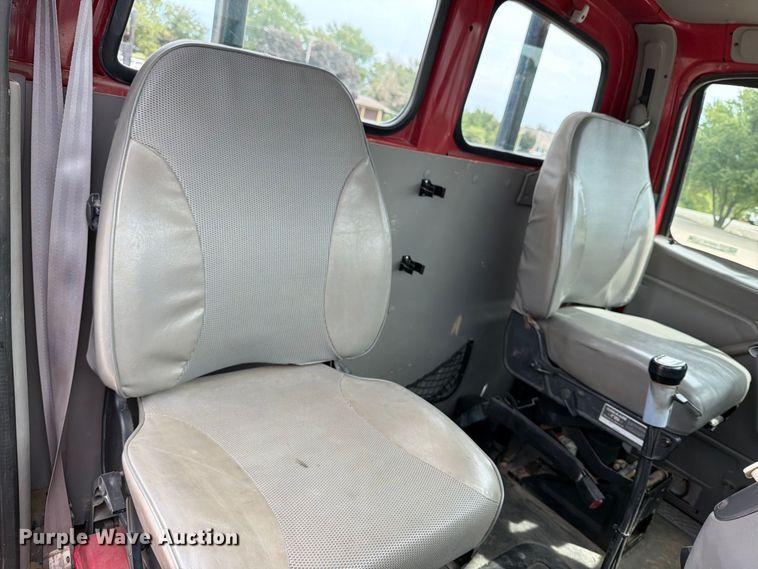 image for item OE9716 1996 Ford LT8513 crane truck