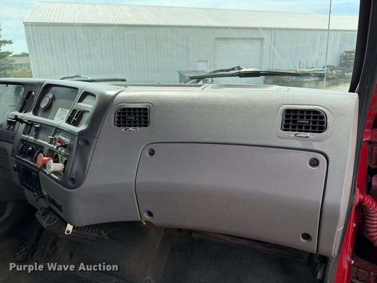 image for item OE9716 1996 Ford LT8513 crane truck