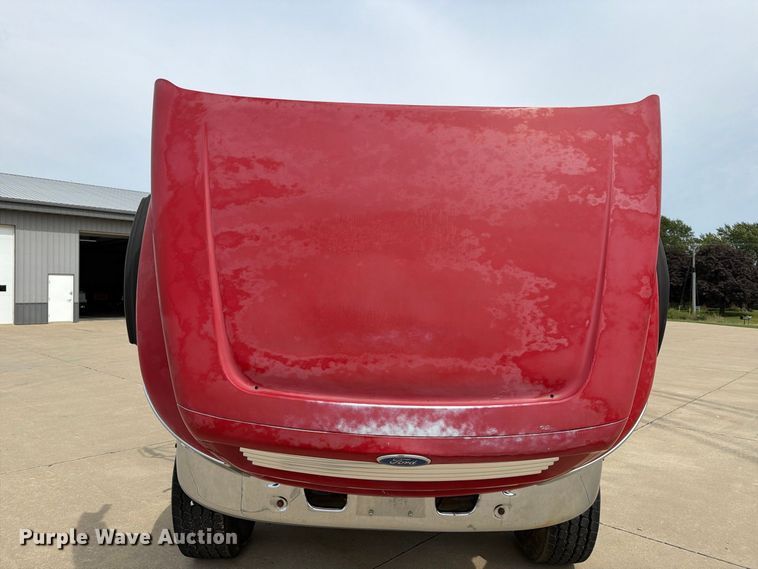 image for item OE9716 1996 Ford LT8513 crane truck