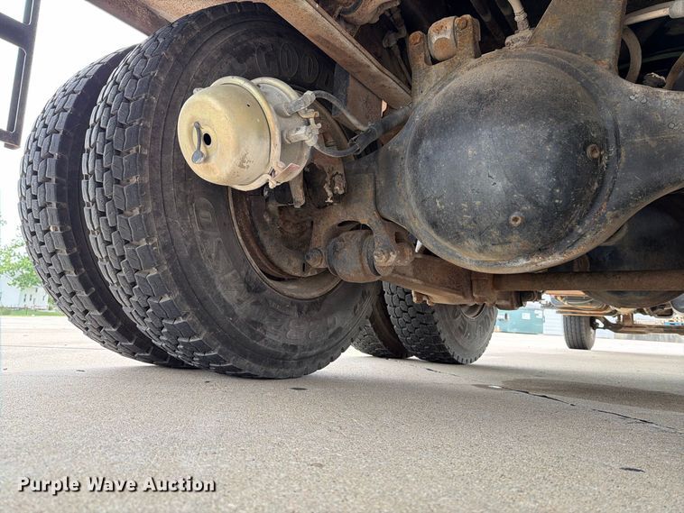 image for item OE9716 1996 Ford LT8513 crane truck