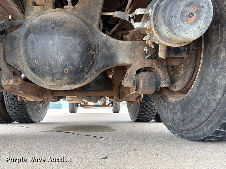 image for item OE9716 1996 Ford LT8513 crane truck
