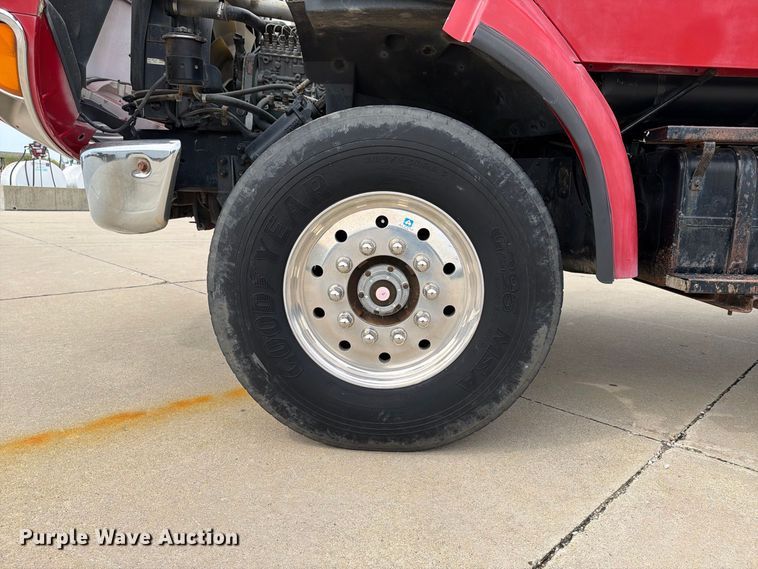 image for item OE9716 1996 Ford LT8513 crane truck