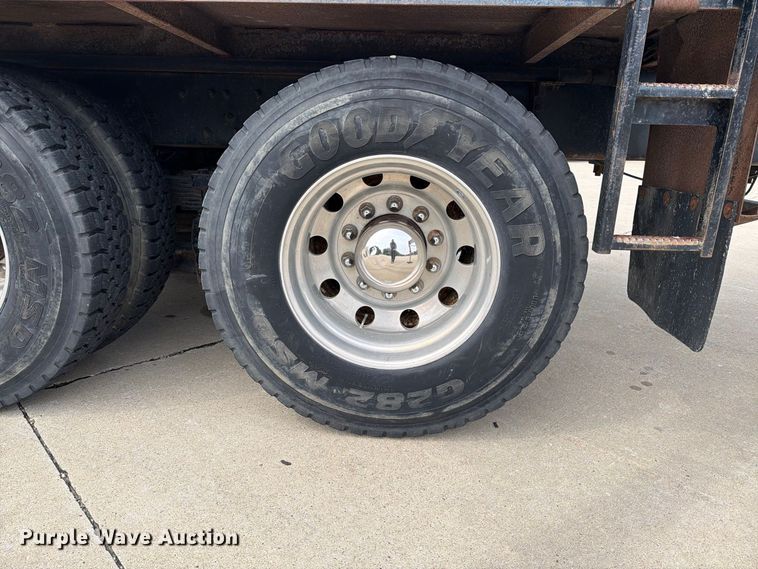 image for item OE9716 1996 Ford LT8513 crane truck