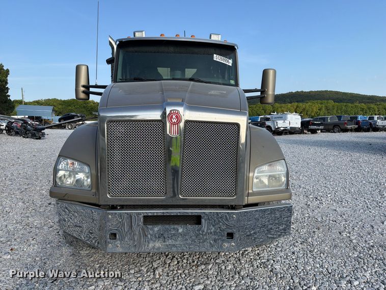 image for item YA3373 2018 Kenworth T880 dump truck