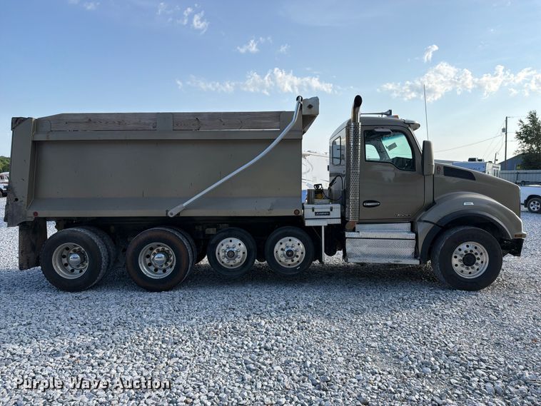 image for item YA3373 2018 Kenworth T880 dump truck