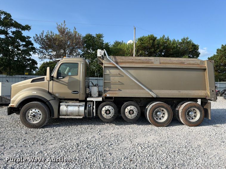 image for item YA3373 2018 Kenworth T880 dump truck