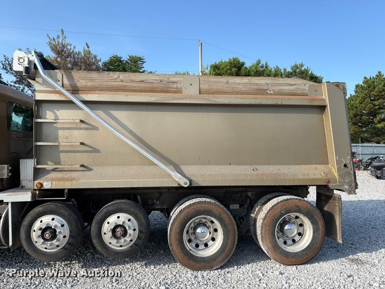 image for item YA3373 2018 Kenworth T880 dump truck