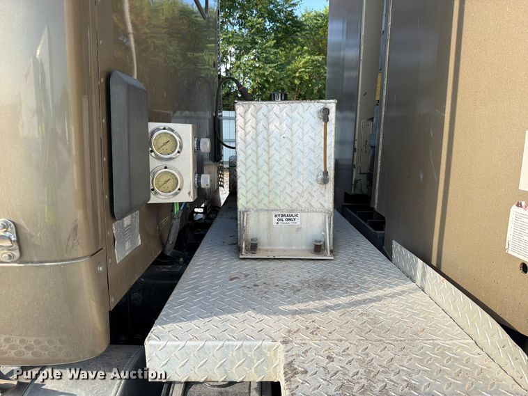 image for item YA3373 2018 Kenworth T880 dump truck