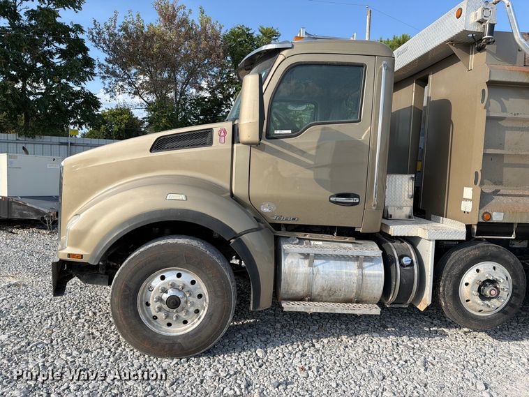 image for item YA3373 2018 Kenworth T880 dump truck