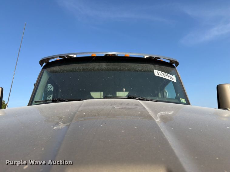image for item YA3373 2018 Kenworth T880 dump truck