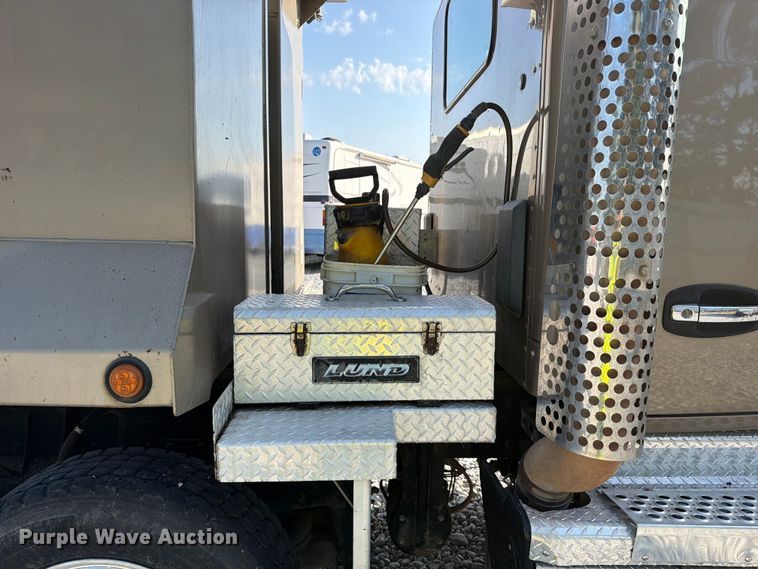 image for item YA3373 2018 Kenworth T880 dump truck