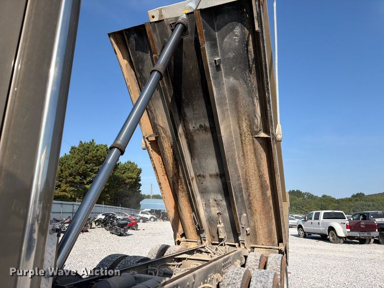 image for item YA3373 2018 Kenworth T880 dump truck
