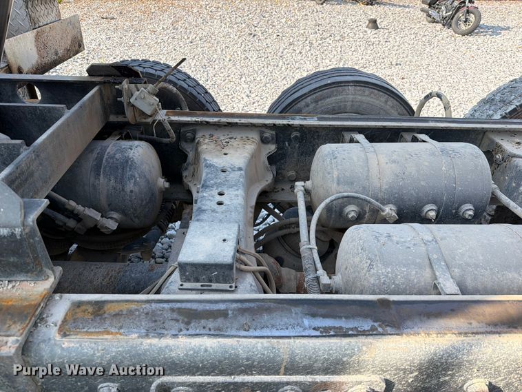 image for item YA3373 2018 Kenworth T880 dump truck