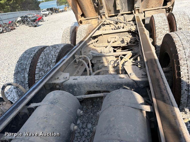 image for item YA3373 2018 Kenworth T880 dump truck