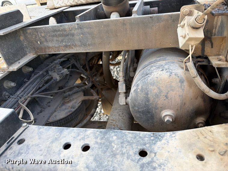 image for item YA3373 2018 Kenworth T880 dump truck