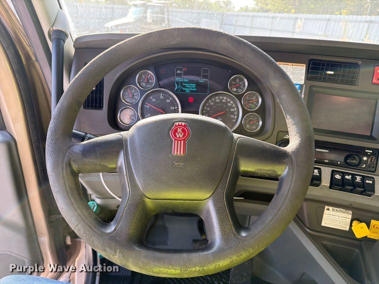 image for item YA3373 2018 Kenworth T880 dump truck